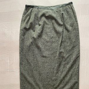 Dark gray woven Dana Buchman skirt with faux-leather-looking accents, size 18.